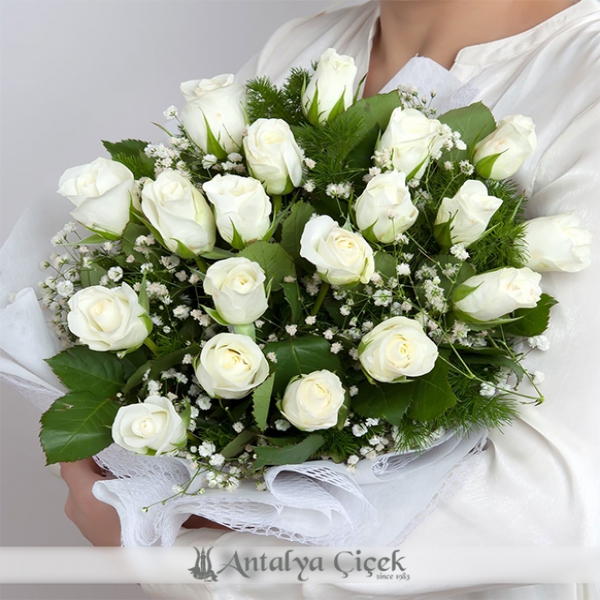 19 White Roses Bouquet Resim 2