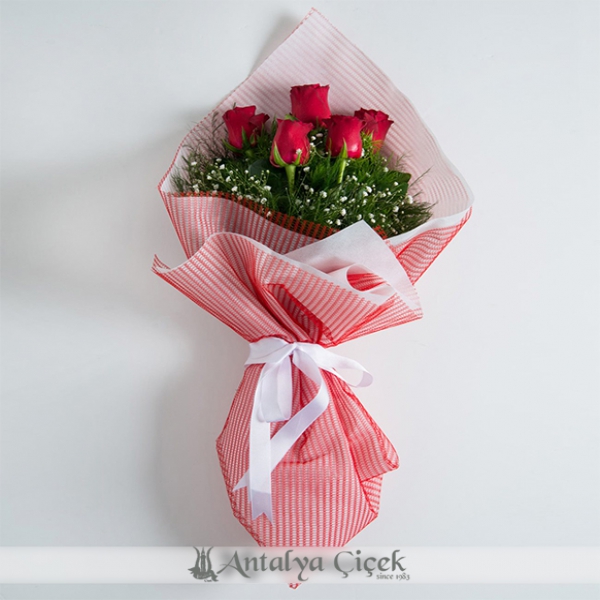 5 red roses bouquet Resim 1
