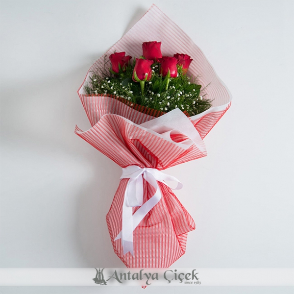 5 red roses bouquet