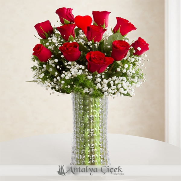 11 red rose arrangement Resim 1