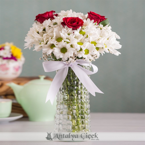 symbol of love roses and daisies