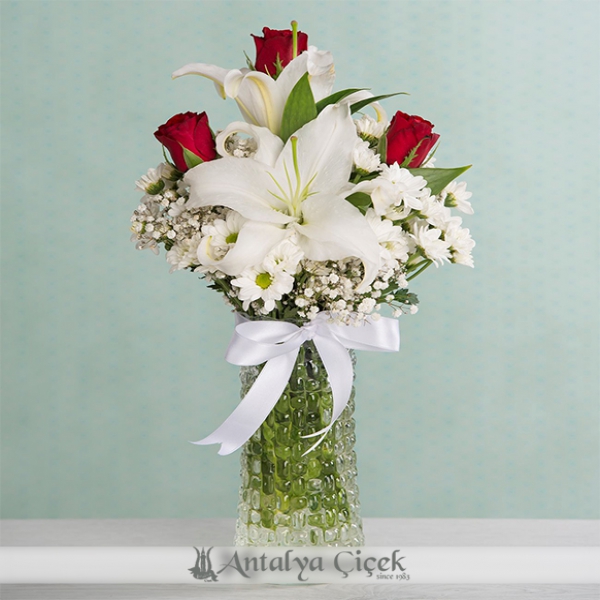 love's dream flower arrangement Resim 1