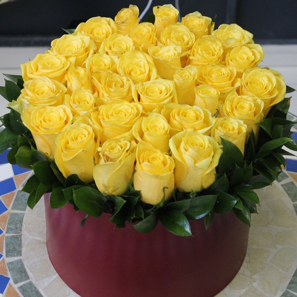 41 Roses in Yellow Box Resim 2