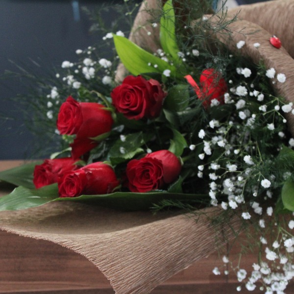 5 Strauß mit roten Rosen